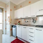 Guesthost - Margari Bright With Parking