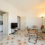 Guesthost - Margari Bright With Parking