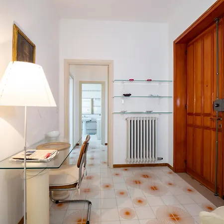 Margari Bright With Parking Apartment