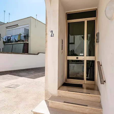Margari Bright With Parking Apartment