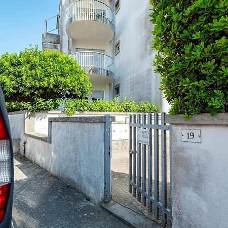 Margari Bright With Parking