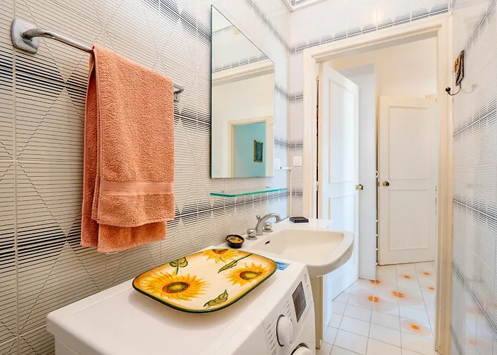 Guesthost - Margari Bright With Parking Appartement *